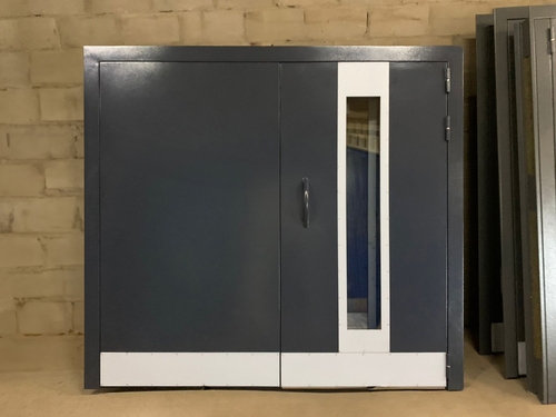 Темно-серая дверь в подъезд Темно-серая дверь в подъезд